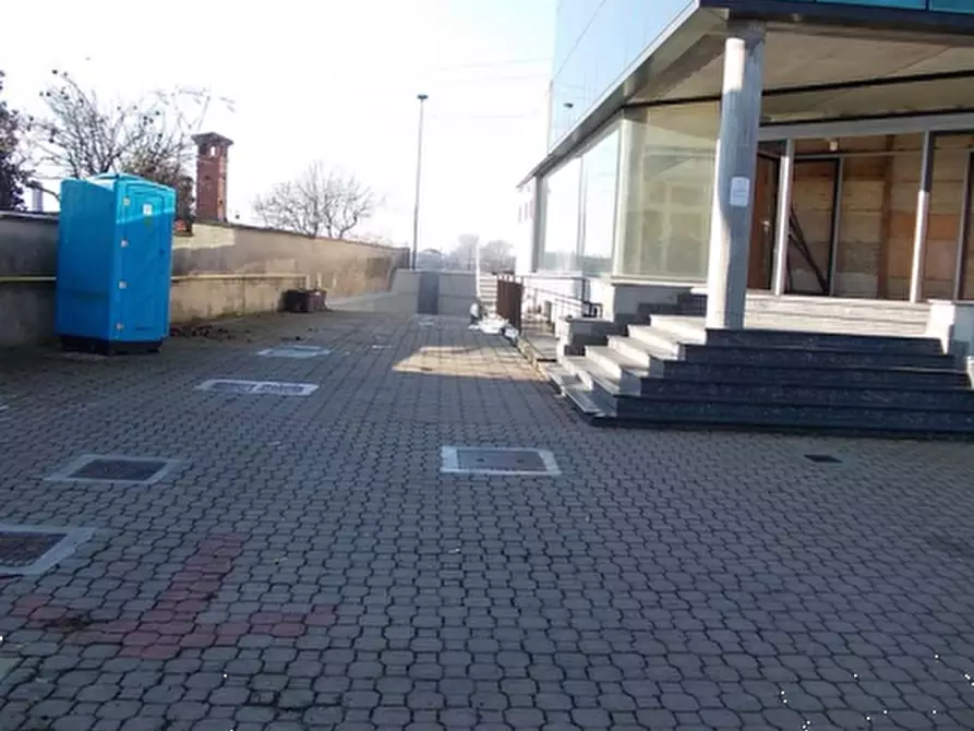 Immagine 3 di Negozio in vendita  in Via Espinasse a Magenta