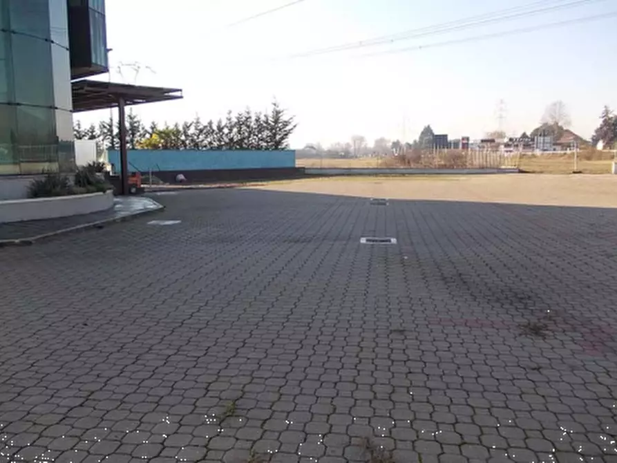 Immagine 10 di Negozio in vendita  in Via Espinasse a Magenta