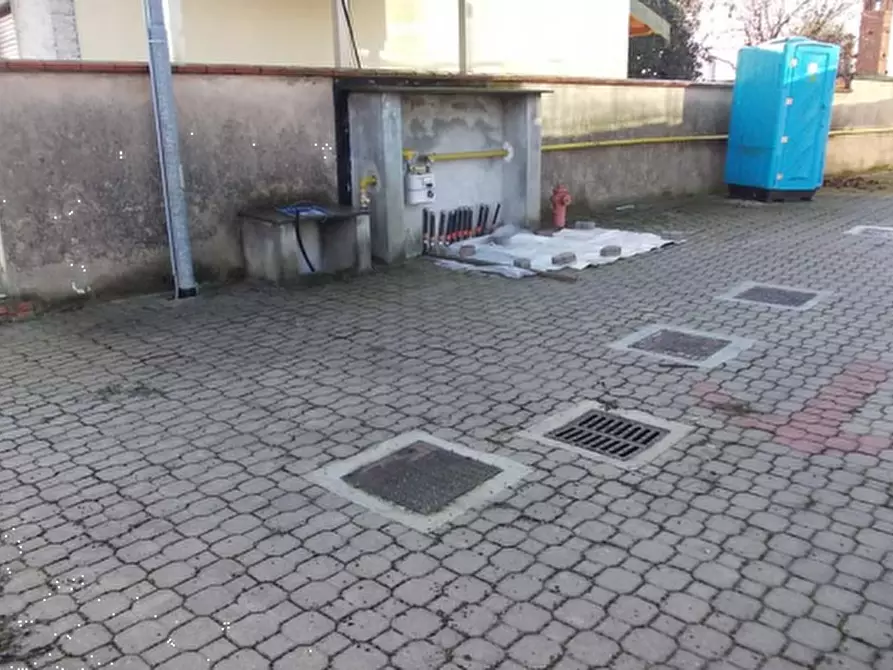 Immagine 11 di Negozio in vendita  in Via Espinasse a Magenta