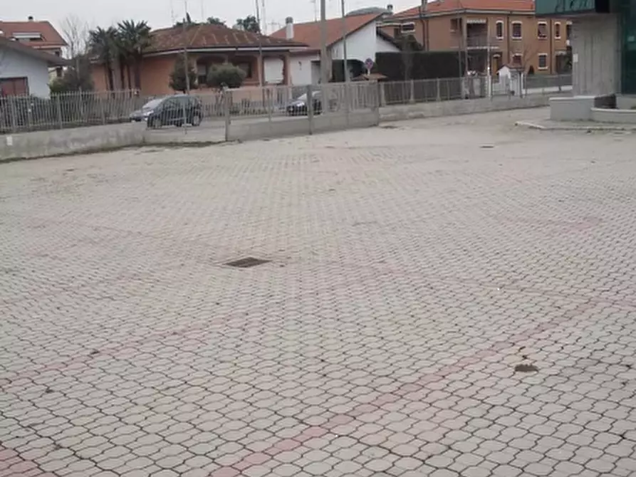 Immagine 13 di Negozio in vendita  in Via Espinasse a Magenta