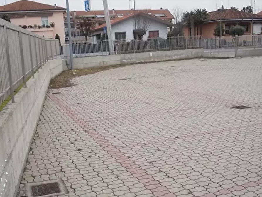 Immagine 14 di Negozio in vendita  in Via Espinasse a Magenta