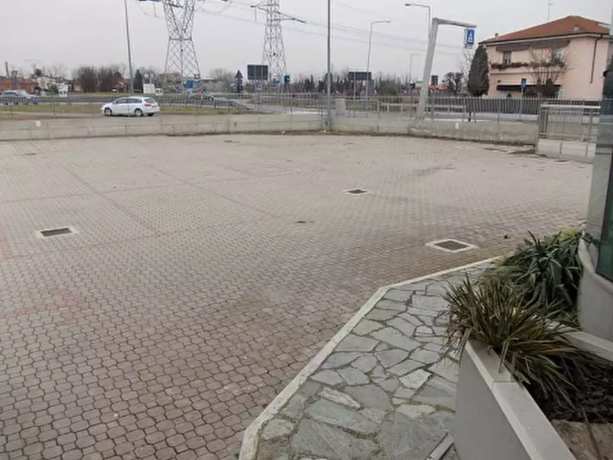 Immagine 19 di Negozio in vendita  in Via Espinasse a Magenta