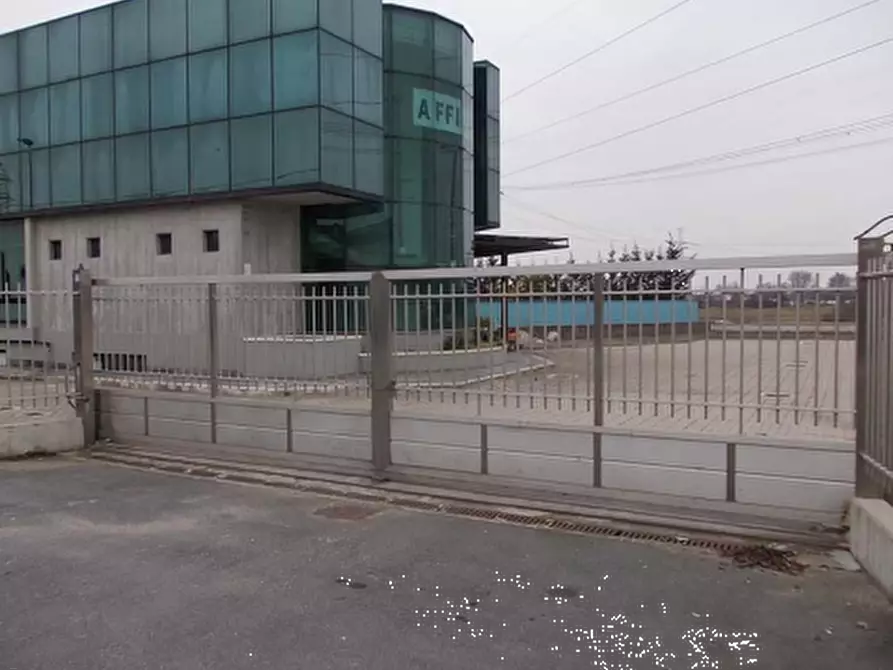 Immagine 20 di Negozio in vendita  in Via Espinasse a Magenta