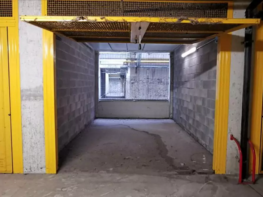 Immagine 2 di Garage in vendita  in Via Carlo Imbonati a Milano
