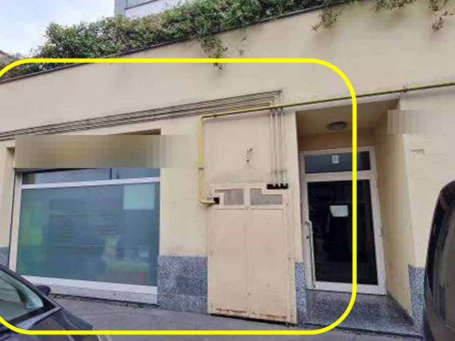 Immagine 1 di Negozio in vendita  in Via Candiani  a Milano