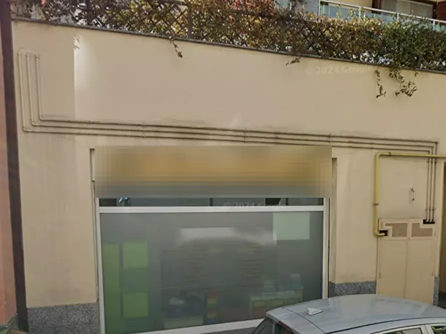 Immagine 3 di Negozio in vendita  in Via Candiani  a Milano