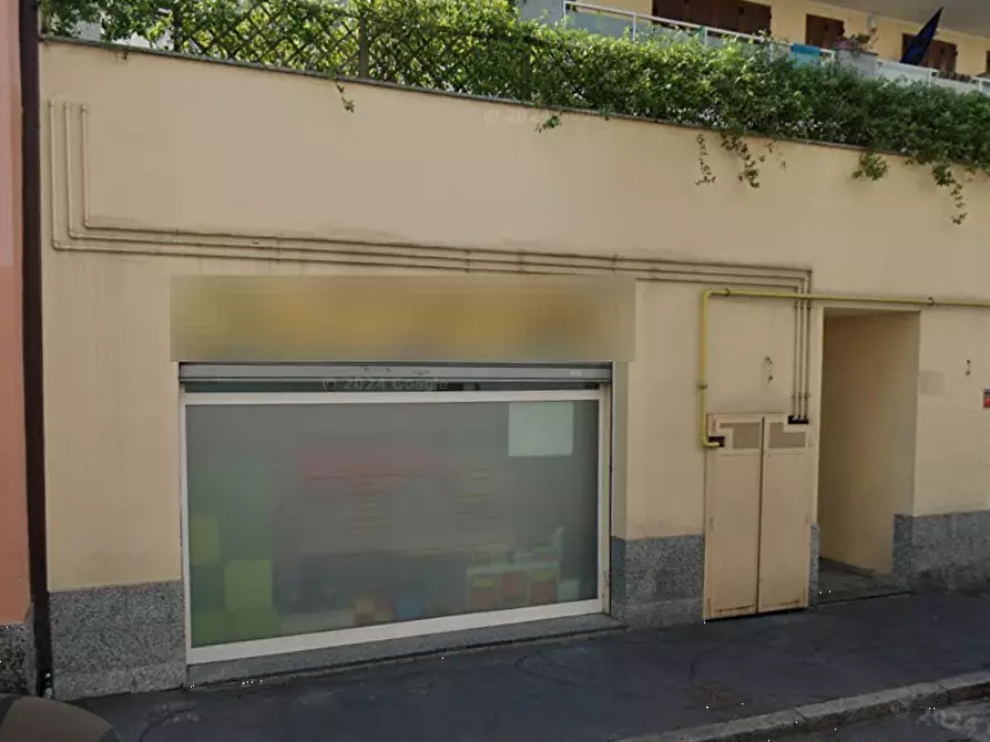 Immagine 6 di Negozio in vendita  in Via Candiani  a Milano