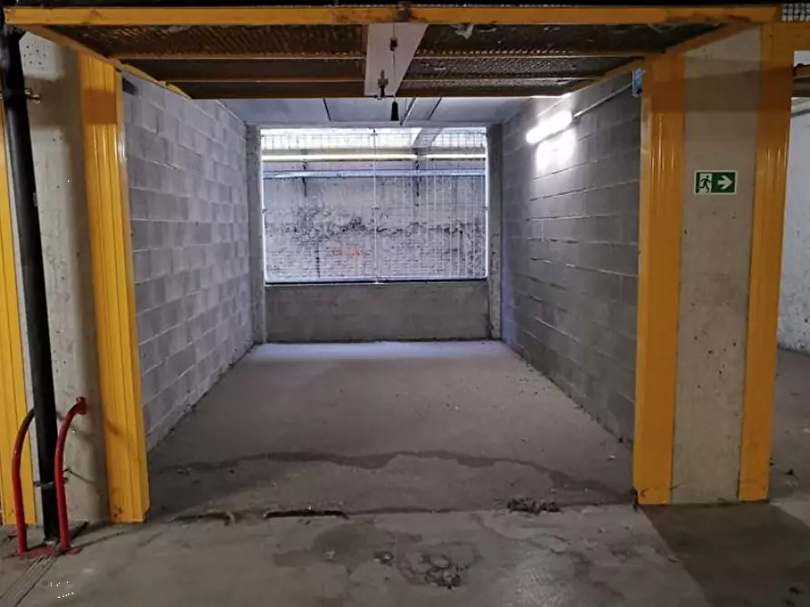 Immagine 1 di Garage in vendita  in Via Carlo Imbonati a Milano