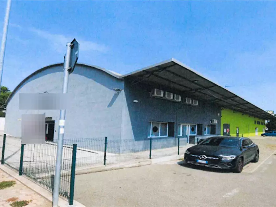 Immagine 1 di Negozio in vendita  in Via Vecchia Torino a Alessandria