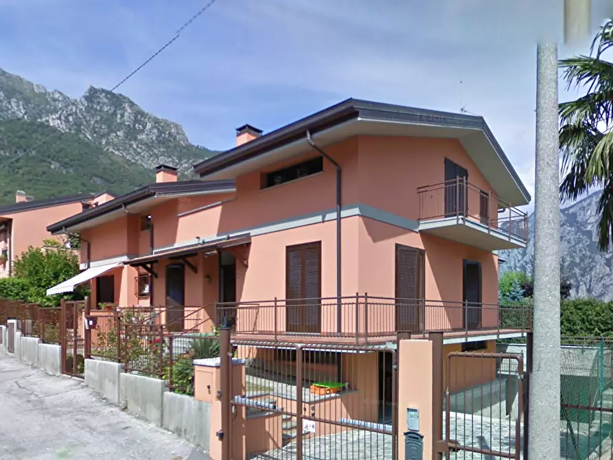 Immagine 12 di Appartamento in vendita  in Via Renzo e Lucia a Valmadrera