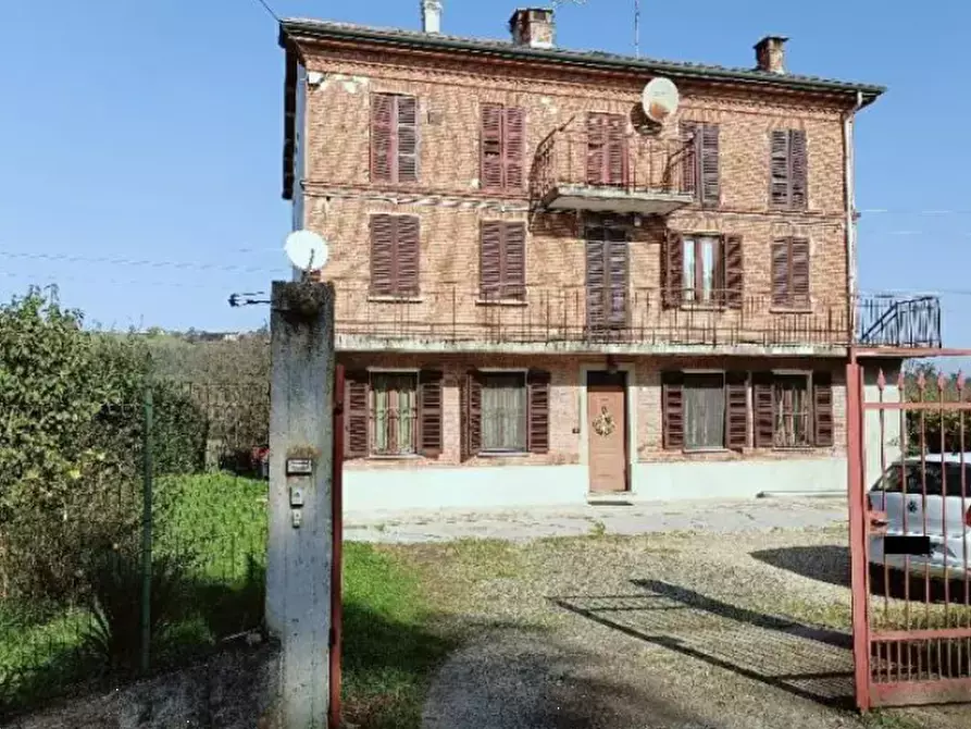 Immagine 2 di Appartamento in vendita  in Via Roma a Cortiglione