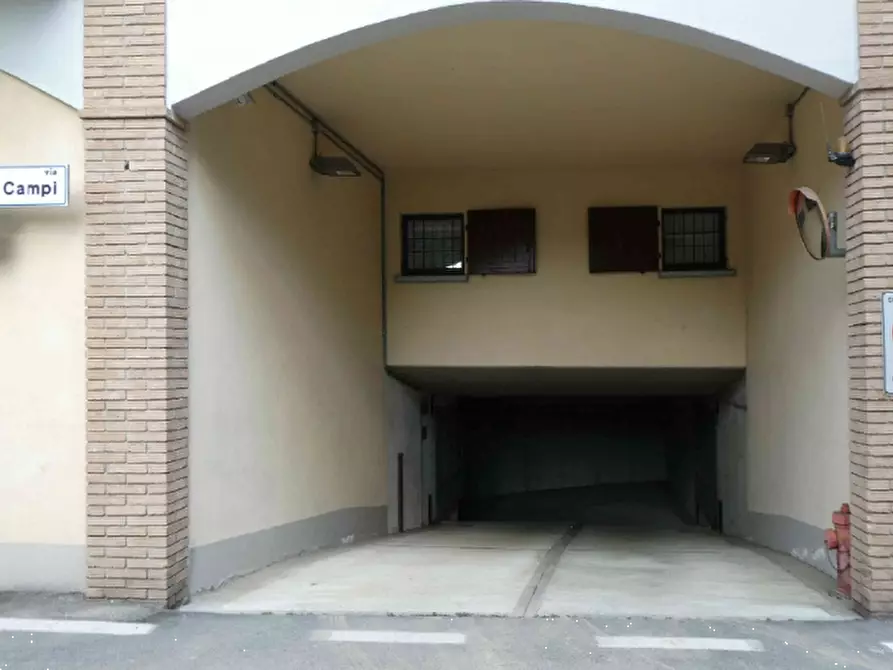 Immagine 2 di Garage in vendita  in Via Campi a Merate
