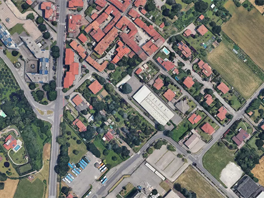 Immagine 9 di Garage in vendita  in Via Campi a Merate