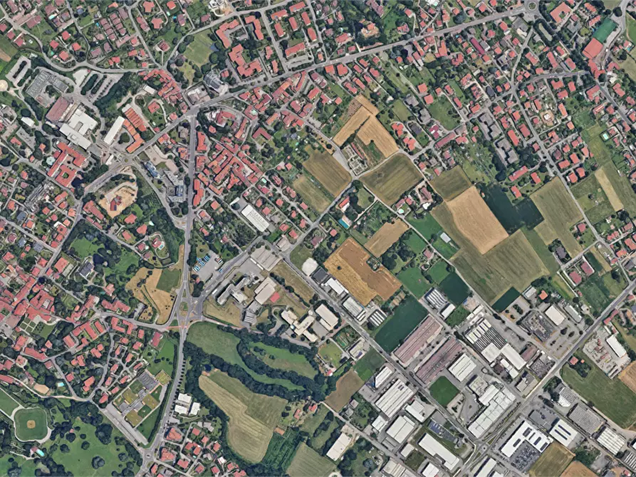 Immagine 10 di Garage in vendita  in Via Campi a Merate