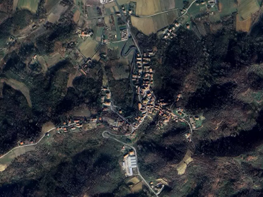 Immagine 3 di Terreno agricolo in vendita  in Via Roma a Cortiglione