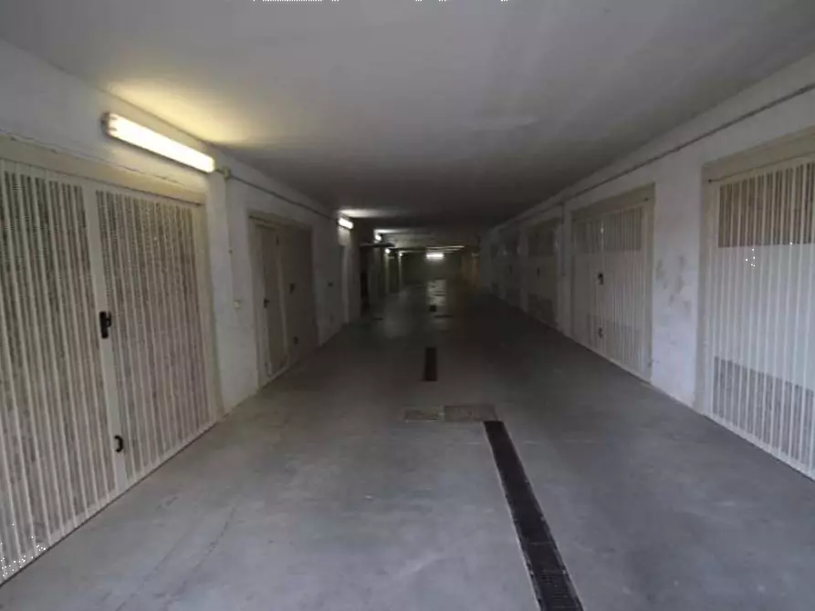 Immagine 2 di Garage in vendita  in Via Medi a Porto San Giorgio