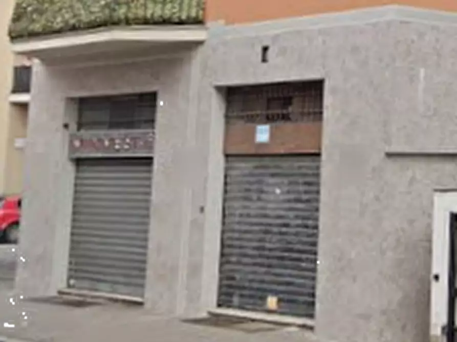 Immagine 15 di Negozio in vendita  in Via Monza a Pioltello