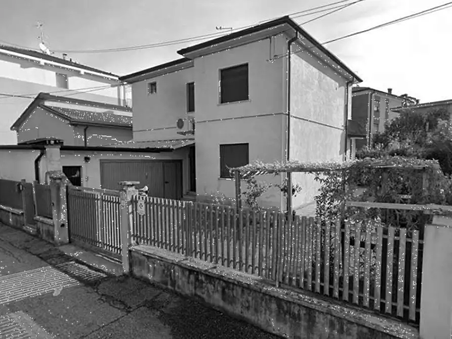 Immagine 17 di Casa indipendente in vendita  in Via Ricamificio a San Giovanni Lupatoto