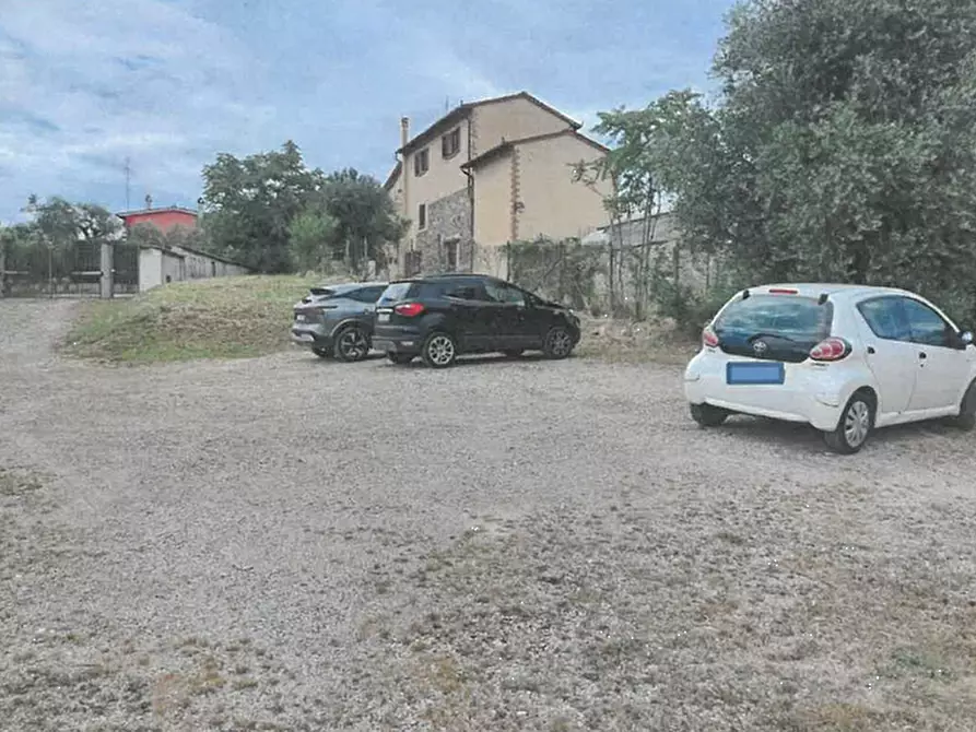 Immagine 2 di Posto auto in vendita  in Via Mortelle  a Carmignano