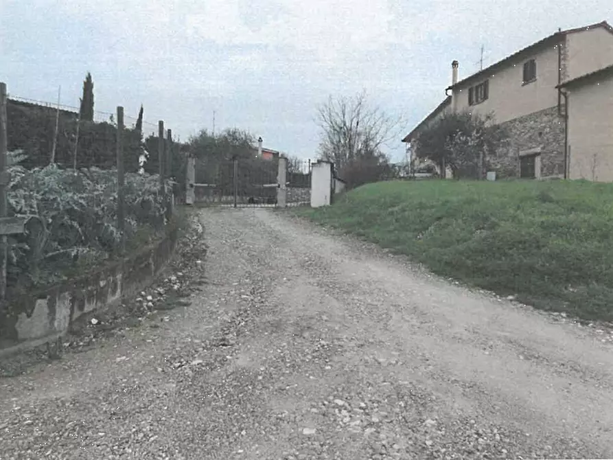 Immagine 6 di Posto auto in vendita  in Via Mortelle  a Carmignano