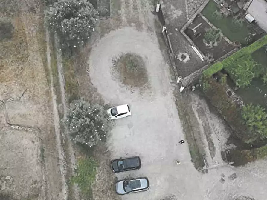 Immagine 1 di Posto auto in vendita  in Via Mortelle a Carmignano