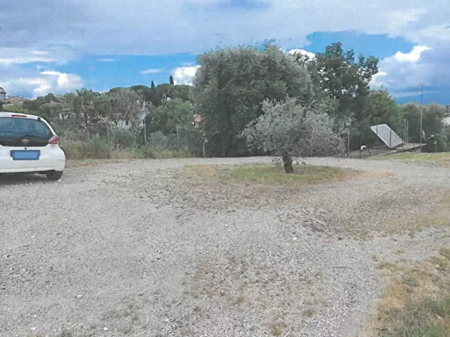Immagine 4 di Posto auto in vendita  in Via Mortelle a Carmignano