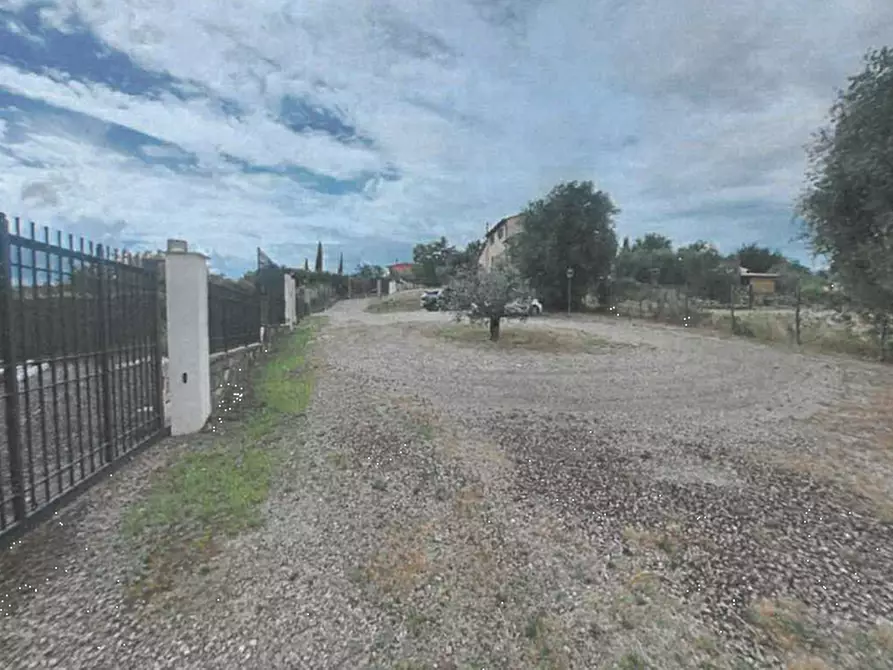 Immagine 5 di Posto auto in vendita  in Via Mortelle a Carmignano