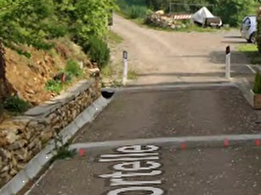 Immagine 8 di Posto auto in vendita  in Via Mortelle a Carmignano