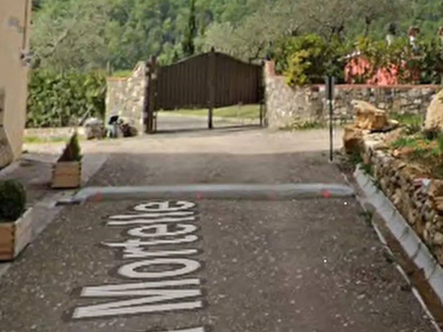 Immagine 9 di Posto auto in vendita  in Via Mortelle a Carmignano