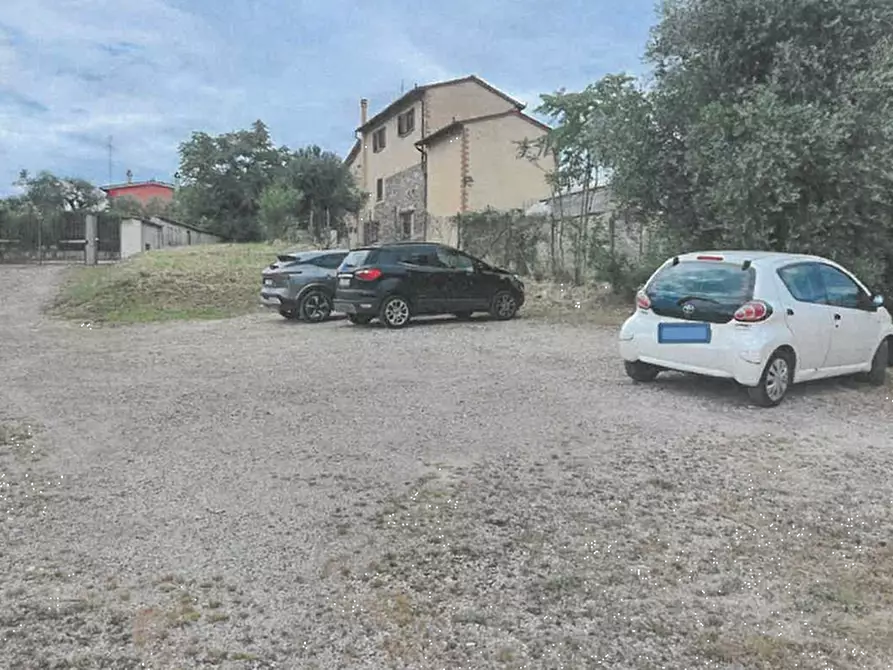 Immagine 6 di Posto auto in vendita  in Via Mortelle a Carmignano