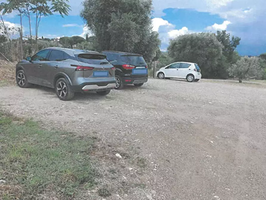 Immagine 7 di Posto auto in vendita  in Via Mortelle a Carmignano