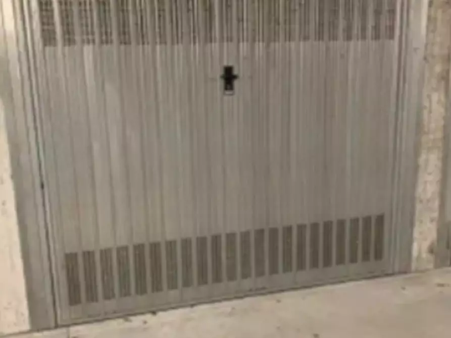 Immagine 1 di Garage in vendita  in Via Goffredo Mameli a Castelnuovo Del Garda