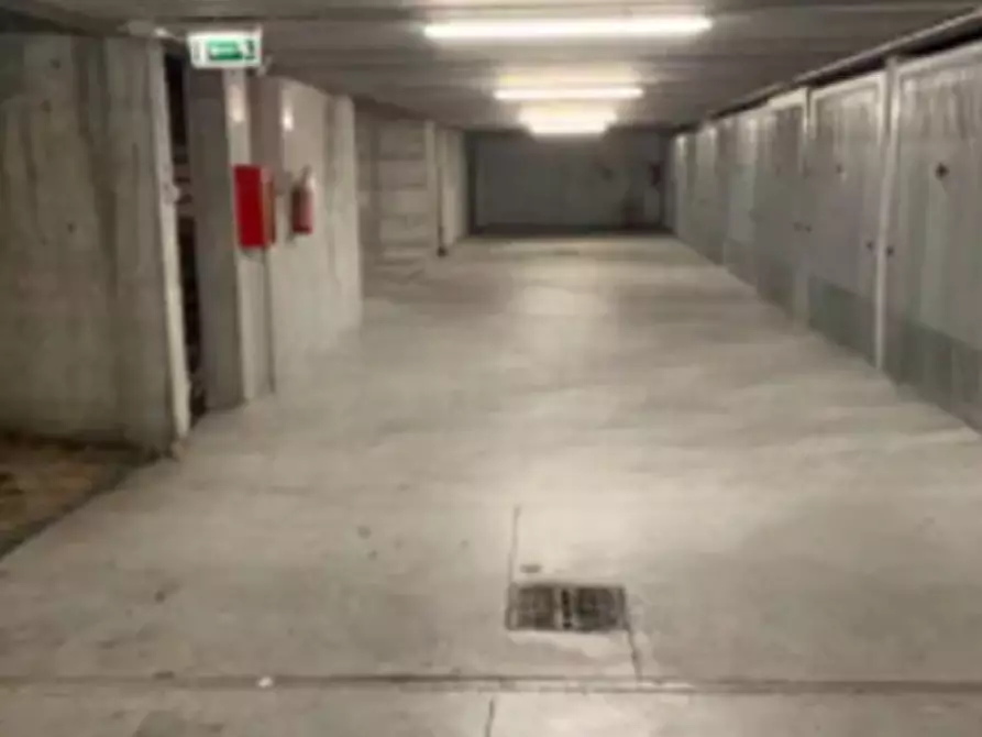 Immagine 2 di Garage in vendita  in Via Goffredo Mameli a Castelnuovo Del Garda