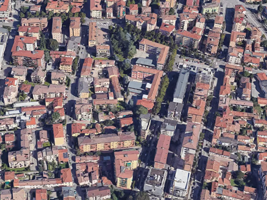 Immagine 1 di Garage in vendita  in Via Udine a Verona