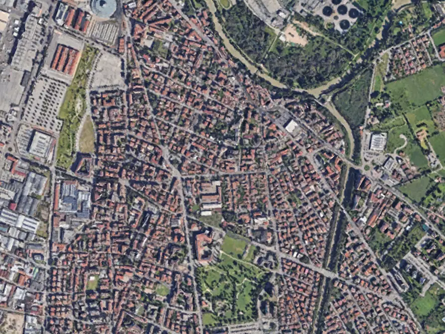 Immagine 1 di Garage in vendita  in Via Udine a Verona