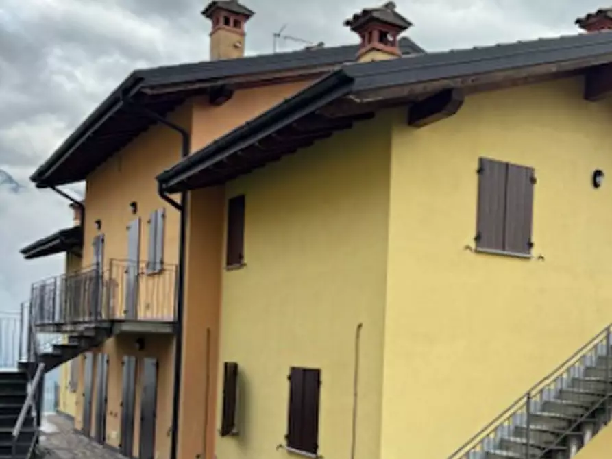 Immagine 2 di Stabile in vendita  in Via Costa a Camerata Cornello