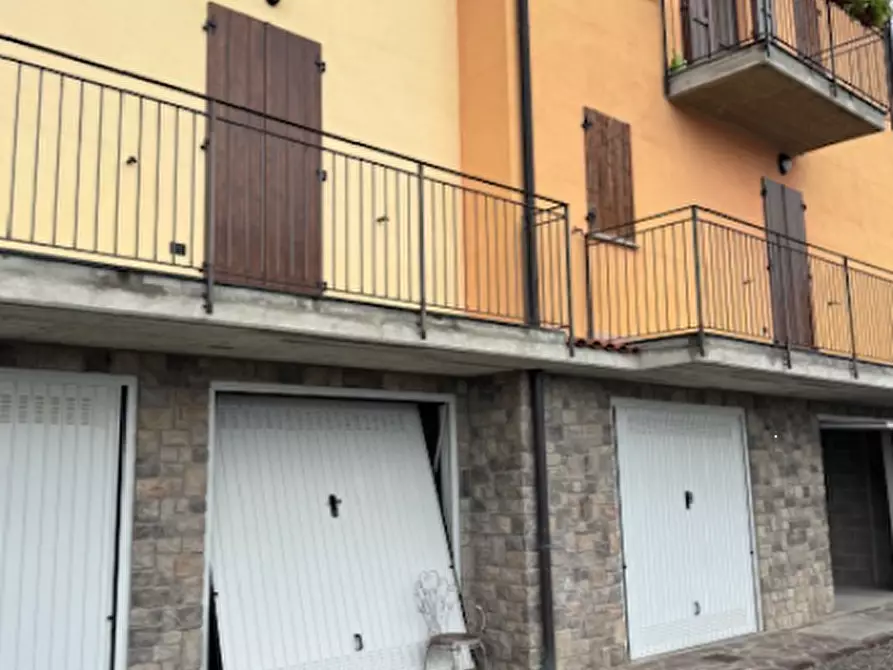 Immagine 3 di Stabile in vendita  in Via Costa a Camerata Cornello