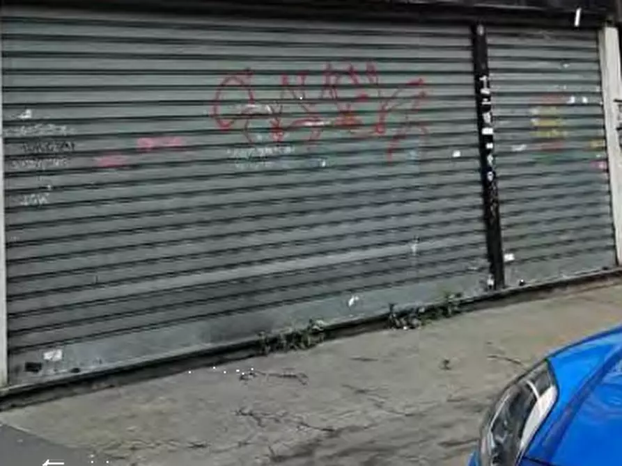Immagine 2 di Negozio in vendita  in Via Padova  a Milano