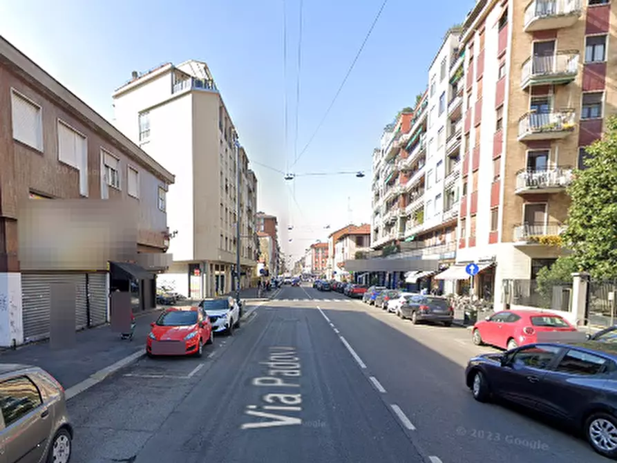 Immagine 3 di Negozio in vendita  in Via Padova  a Milano