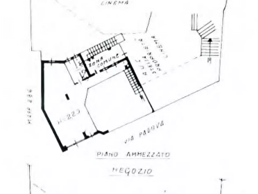 Immagine 16 di Negozio in vendita  in Via Padova  a Milano