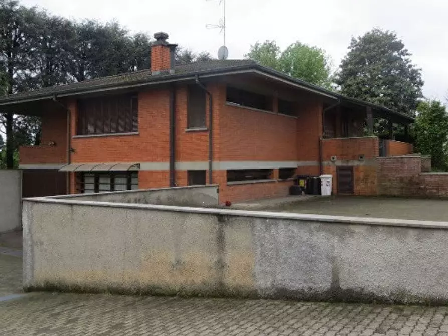 Immagine 2 di Villa in vendita  in Via Venticinque Aprile a Ozzero