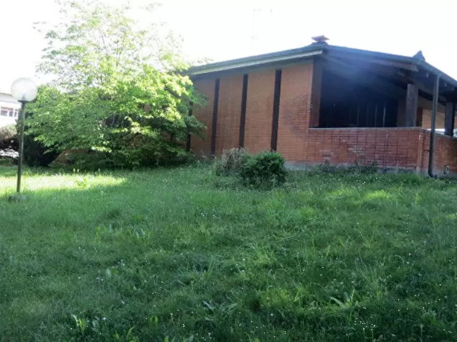 Immagine 3 di Villa in vendita  in Via Venticinque Aprile a Ozzero