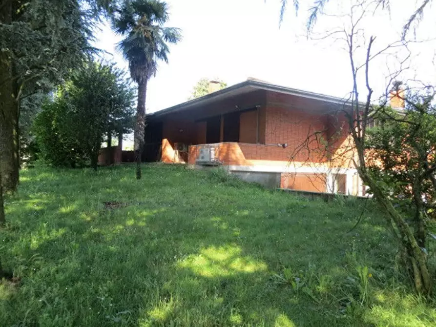 Immagine 4 di Villa in vendita  in Via Venticinque Aprile a Ozzero