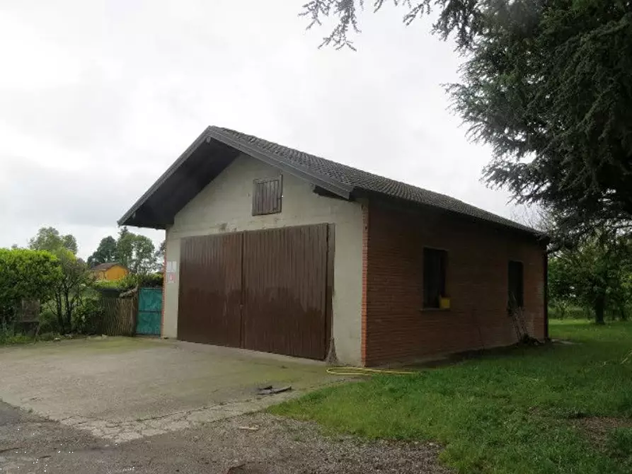 Immagine 5 di Villa in vendita  in Via Venticinque Aprile a Ozzero