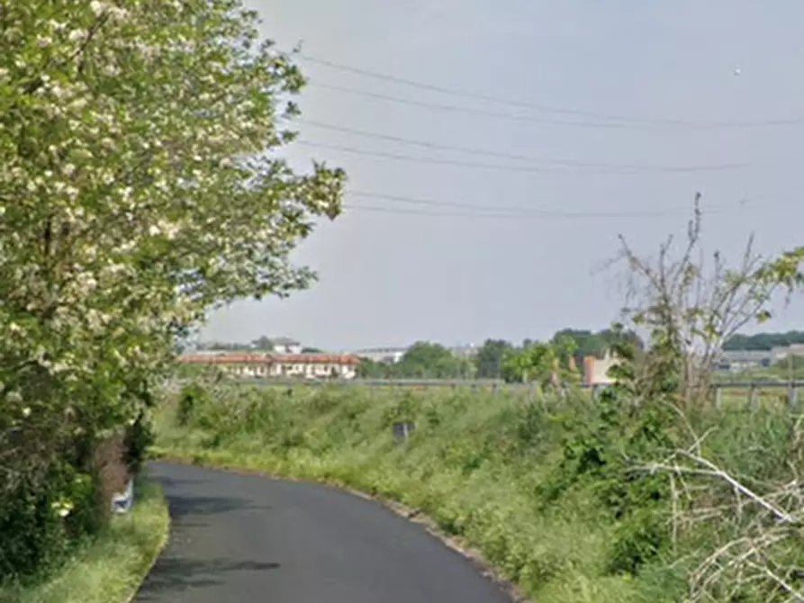 Immagine 21 di Villa in vendita  in Via Venticinque Aprile a Ozzero