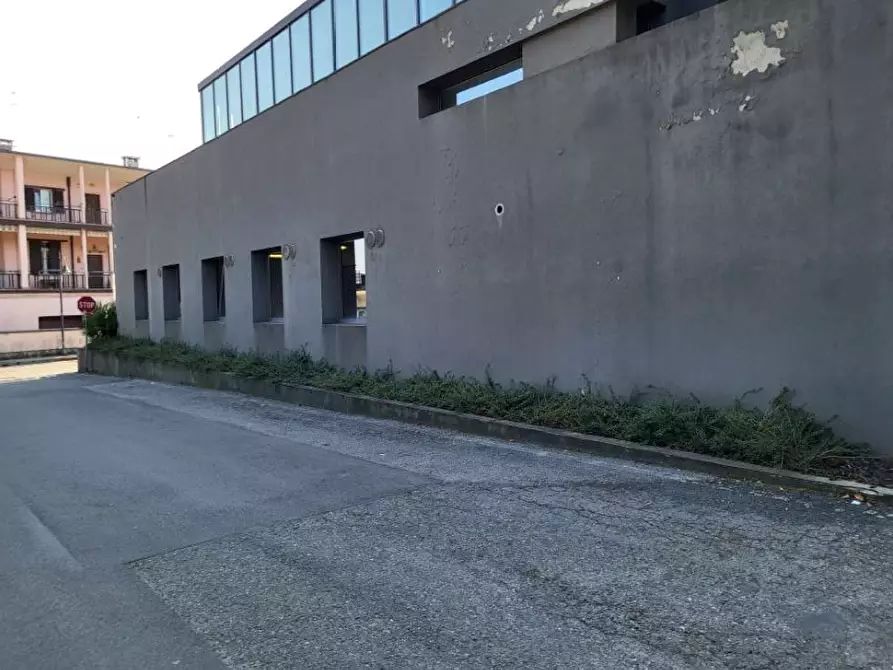 Immagine 4 di Negozio in vendita  in Via XXIV Maggio a Viganò