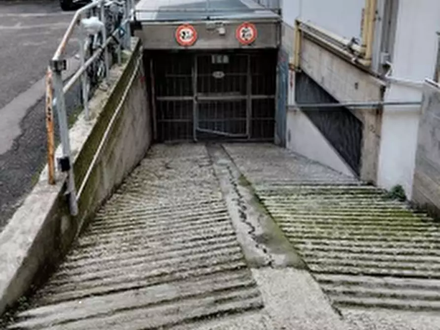 Immagine 2 di Garage in vendita  in Via Archirola a Modena