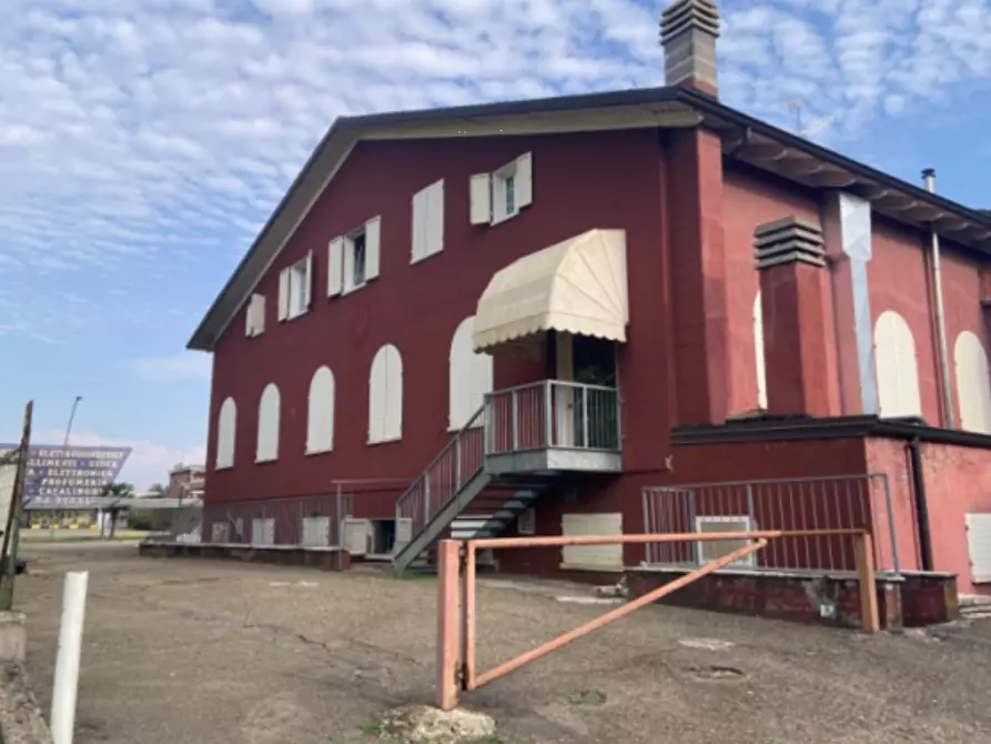 Immagine 1 di Hotel in vendita  in via Canaletto a Bastiglia