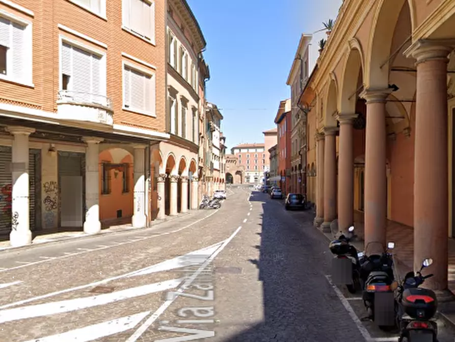 Immagine 5 di Negozio in vendita  in Via Zamboni  a Bologna