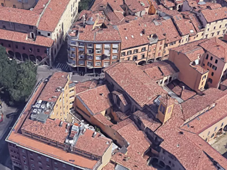 Immagine 6 di Negozio in vendita  in Via Zamboni  a Bologna